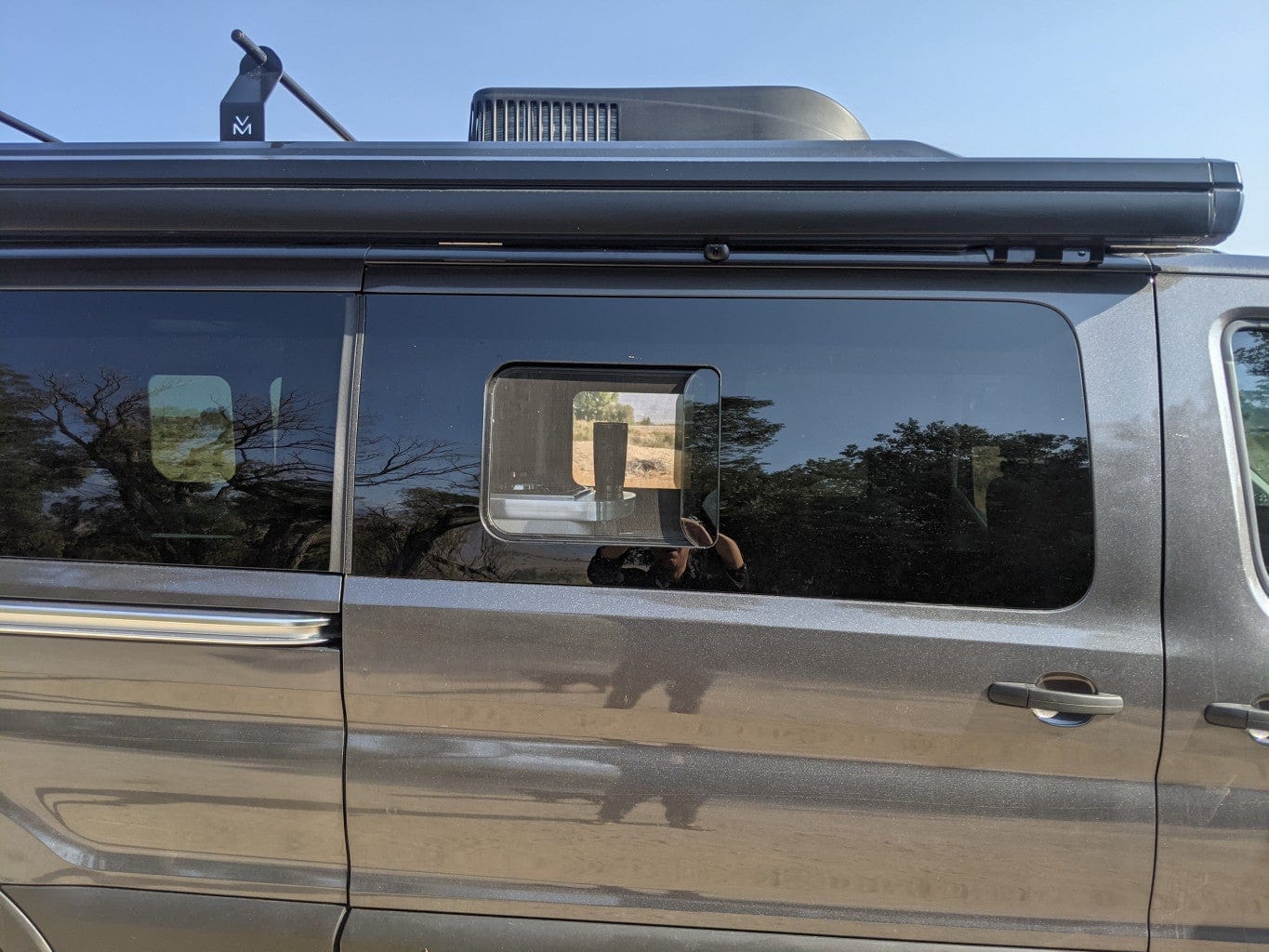 AM Auto Ford Transit 2015+ (Low Roof) Passenger Side Forward Half-Slider Screened Window (FTL17-RS1-HSS P)