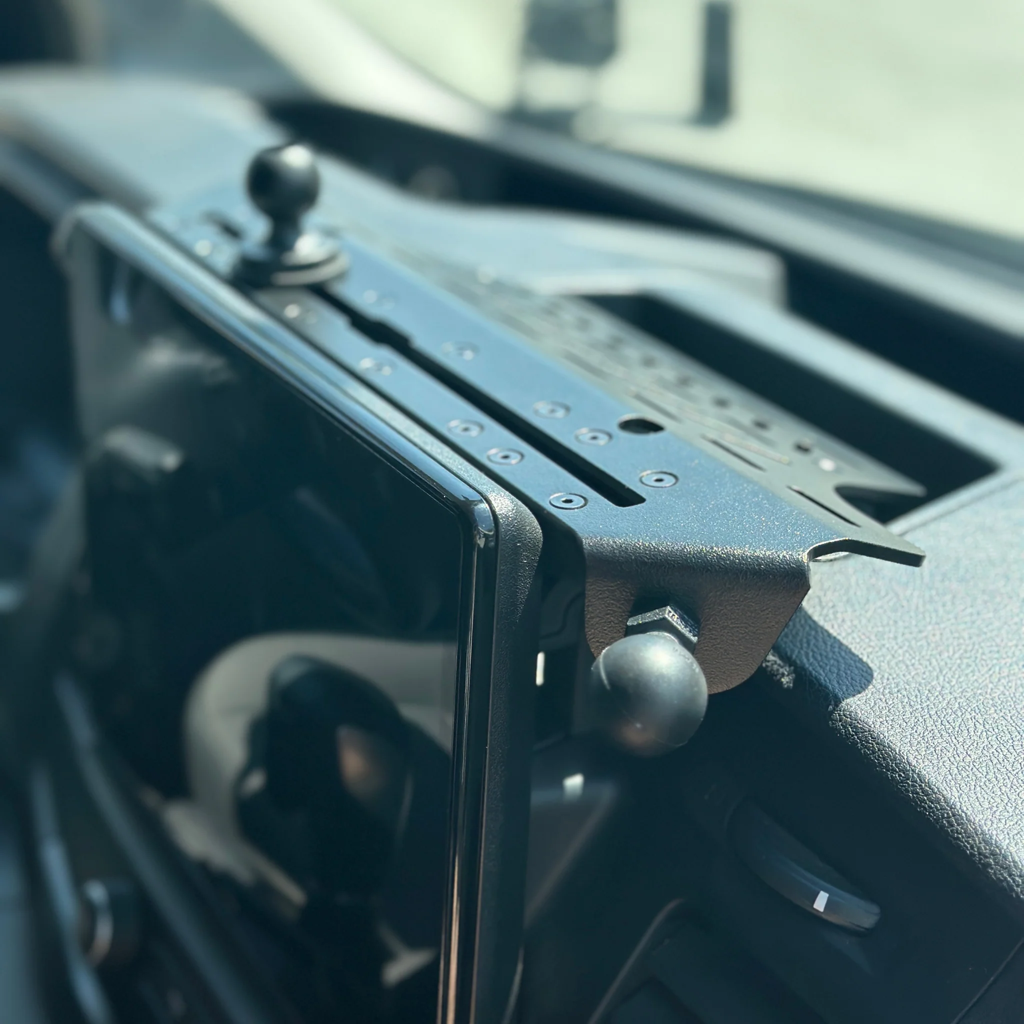 TERRA X Ford Transit Dash Mount – Navidok No-Drill Dash Mount for 12" Screen Vans - with Dual RAM Balls, T-Slot Track - Image 4