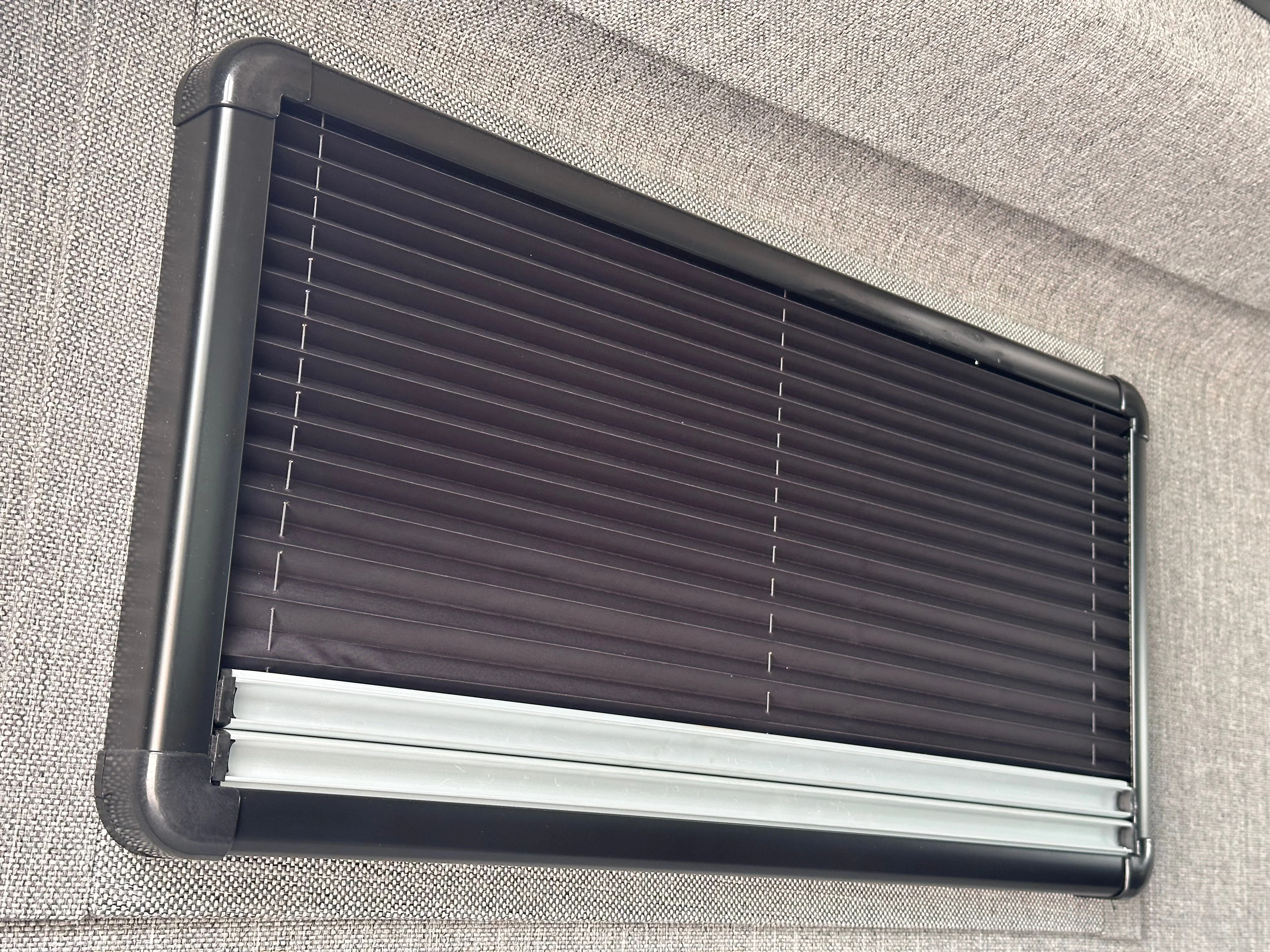 Tec Vanlife Glass & Acrylic Dual Pane Awning Window (900mm x 450mm) - Image 4