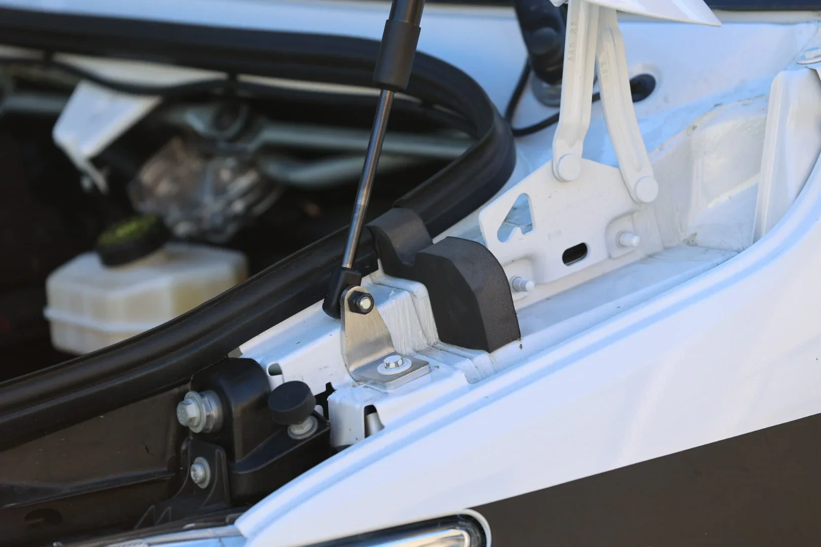 Owl Vans Sprinter Hood Strut Kit - Image 6
