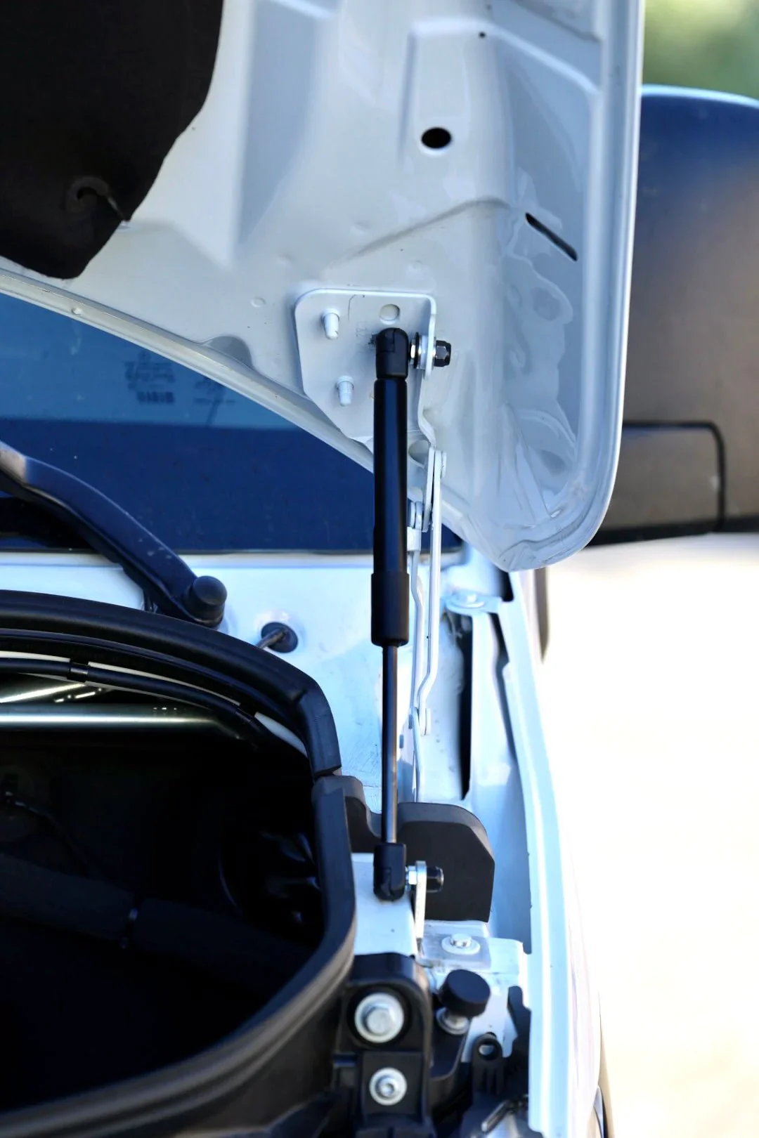 Owl Vans Sprinter Hood Strut Kit - Image 7