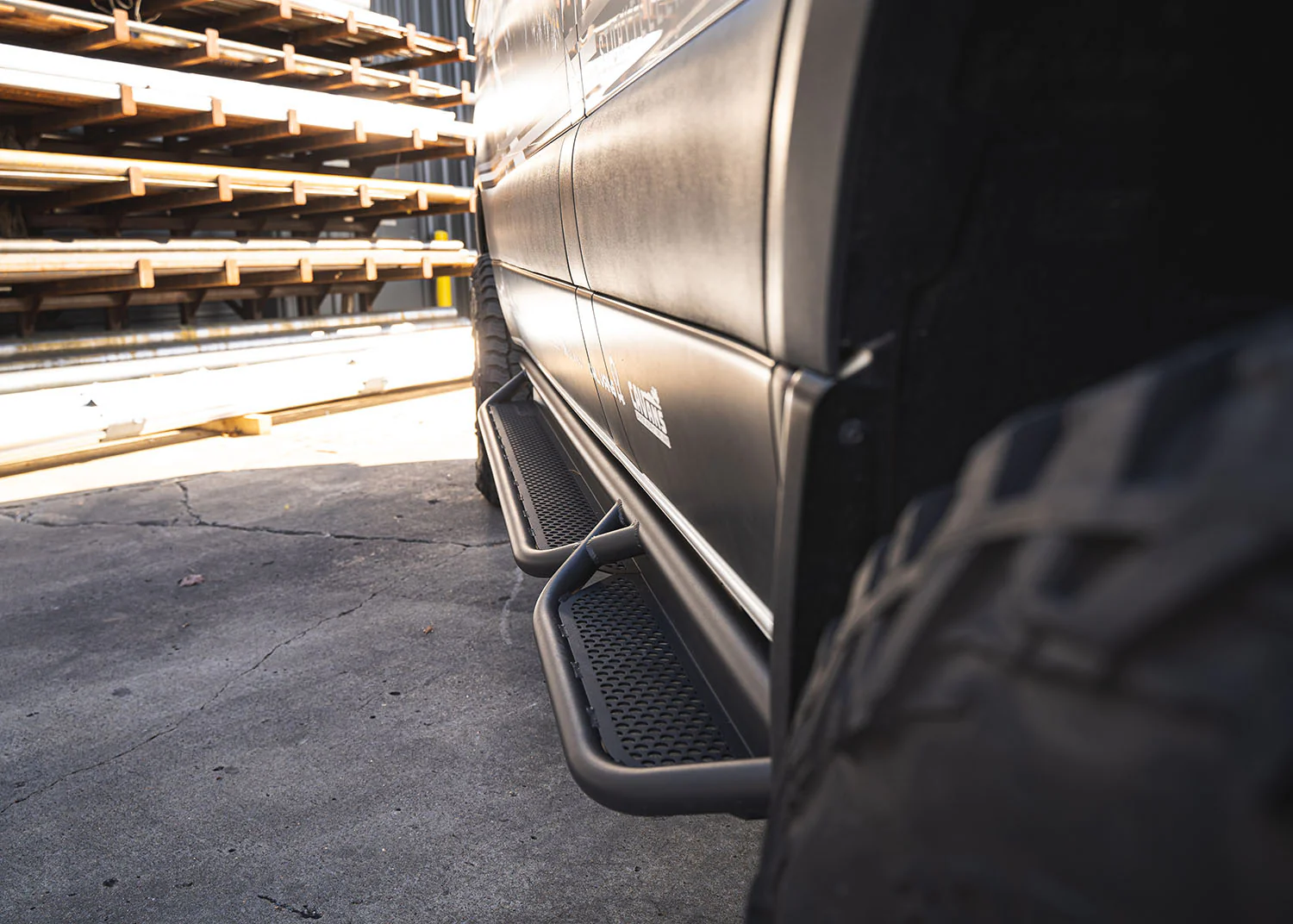 ROAMBUILT 2007+ Mercedes Sprinter Side Steps - Tube Version (Passenger Side) - Image 2