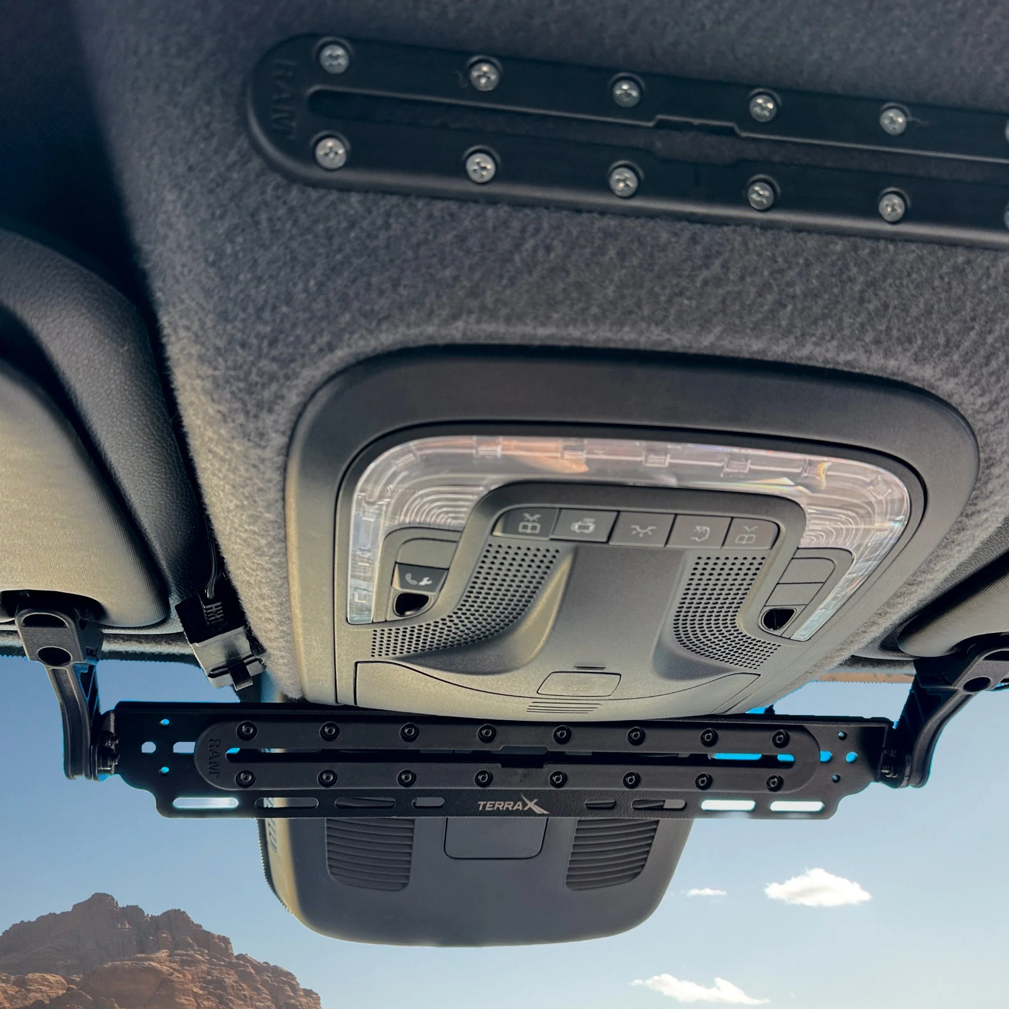 TERRA X Sprinter Van Visor Track Mount for Navigation Devices and Accessories – TERRA X Visordok (NCV3 & VS30) - Image 3