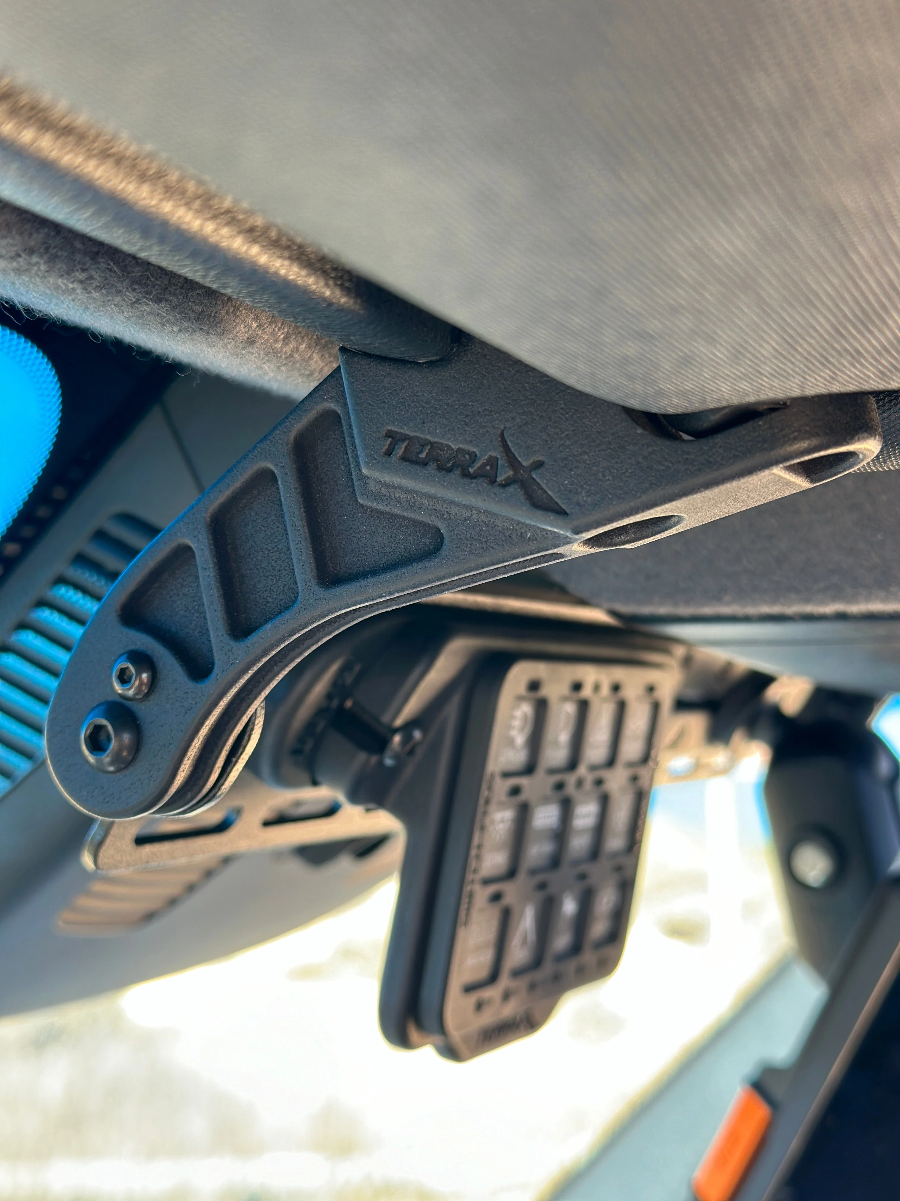 TERRA X Sprinter Van Visor Track Mount for Navigation Devices and Accessories – TERRA X Visordok (NCV3 & VS30) - Image 5