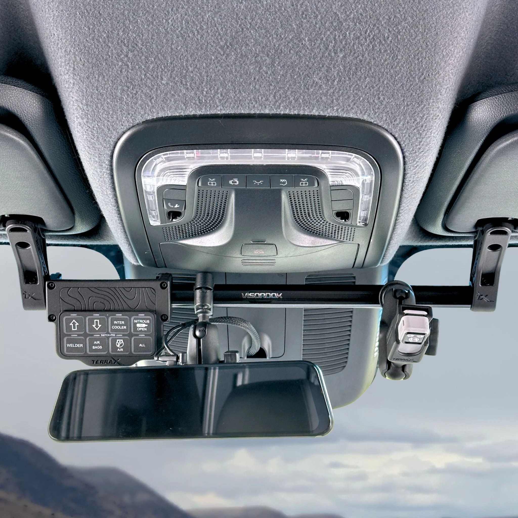 TERRA X Sprinter Van Visor Tube  Mount for Navigation Devices and Accessories – TERRA X Visordok TubeTrak
