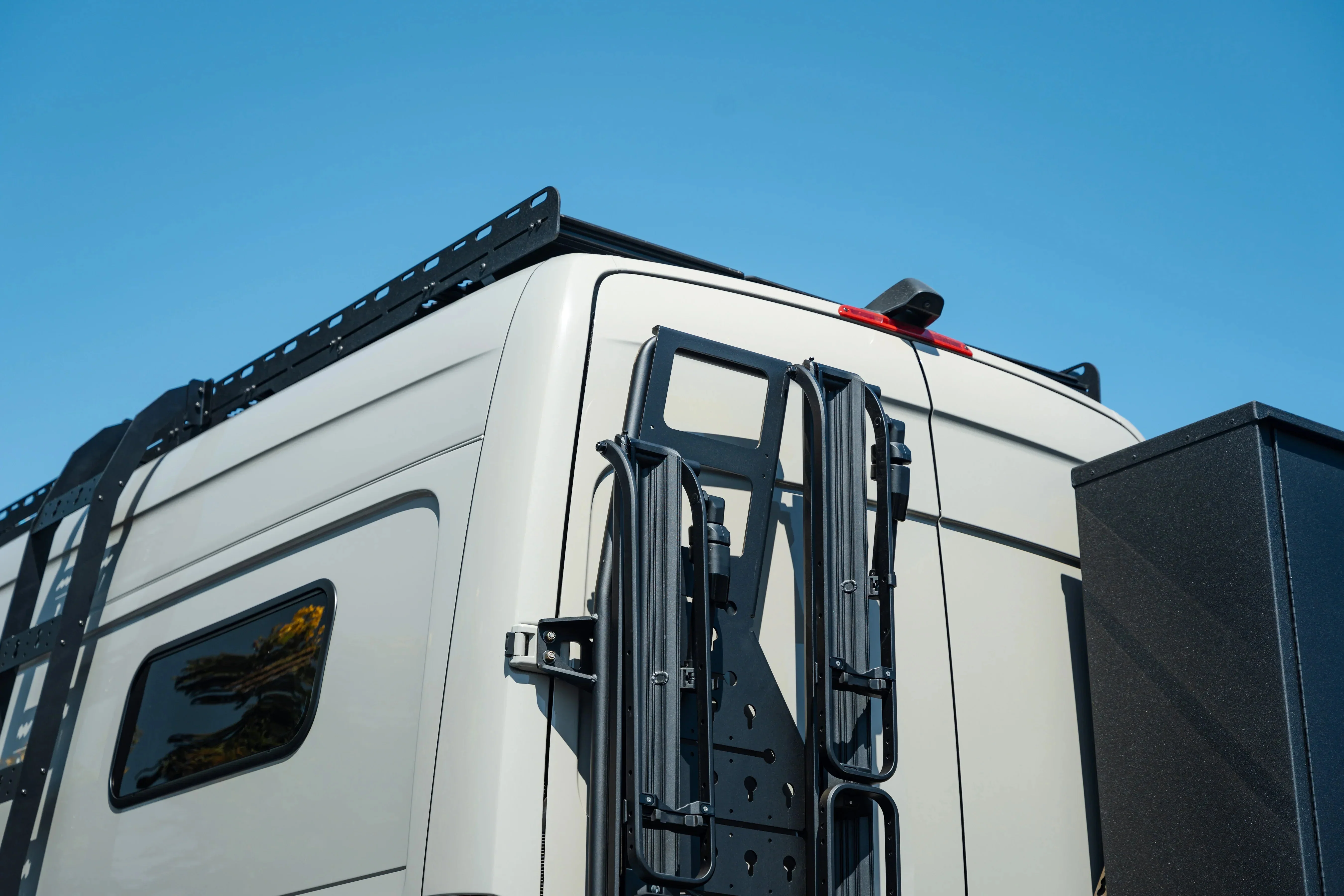 Sandy Vans Mercedes Sprinter Port Rack - Image 4
