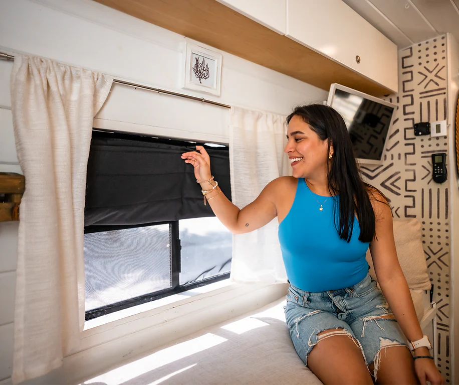 VanEssential CRL FW293L Window Cover - Image 5